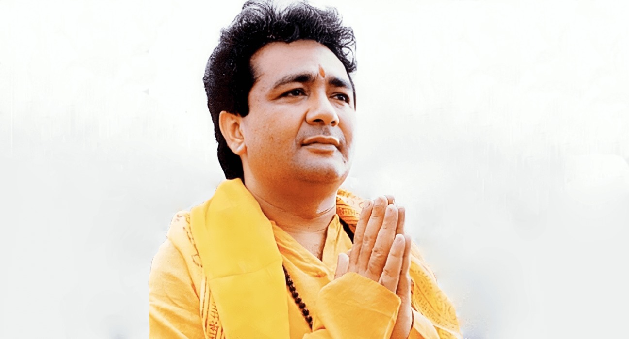 গুলশন কুমার: ১৯৯৭ সালে টি-সিরিজ কর্তা গুলশন কুমারের খুন ছিল মুম্বই আন্ডারওয়ার্ল্ডের হাতে বলিউড সংক্রান্ত প্রথম বড় হত্যাকাণ্ড। গুলশন কুমার প্রতিদিন সকালে ও সন্ধ্যায় মুম্বইয়ের আন্ধেরিতে একটি শিবমন্দিরে পুজো দিতে যেতেন। ১৯৯৭ সালের ১২ আগস্টও তিনি মন্দিরে গিয়ে প্রায় ১৫ মিনিট প্রার্থনা করেন এবং প্রসাদ দেন। ফেরার পথে গাড়ির দরজা খুলতেই তিন জন দুষ্কৃতী তাঁকে লক্ষ্য করে গুলি চালায়। খুনের কয়েকদিন আগে তিনি খুনের হুমকিও পেয়েছিলেন।